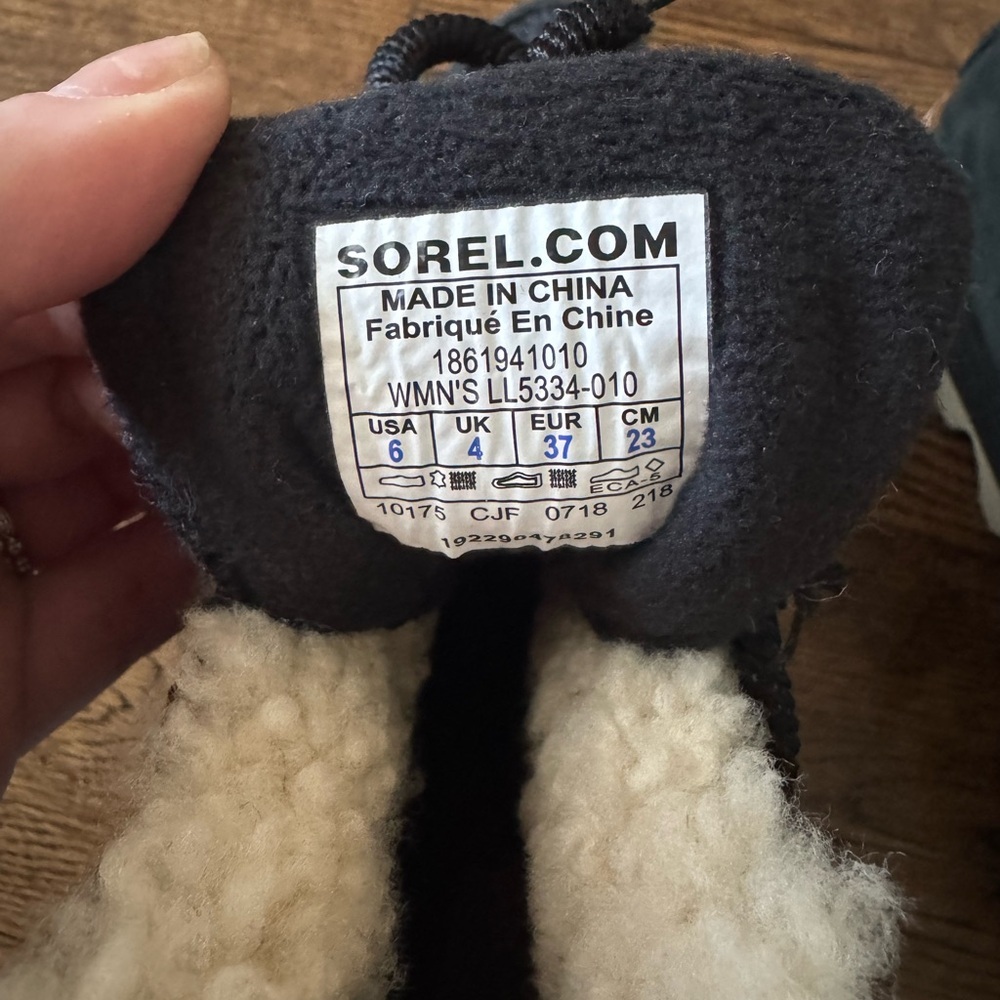 NWOT Sorel Gray Wool & Black Lace-Up Sherpa Ankle Boots - Picture 5 of 5